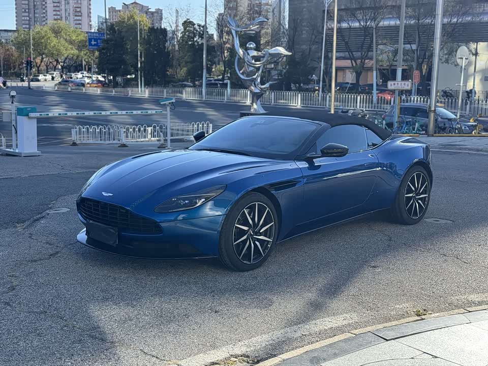 Aston Martin DB11