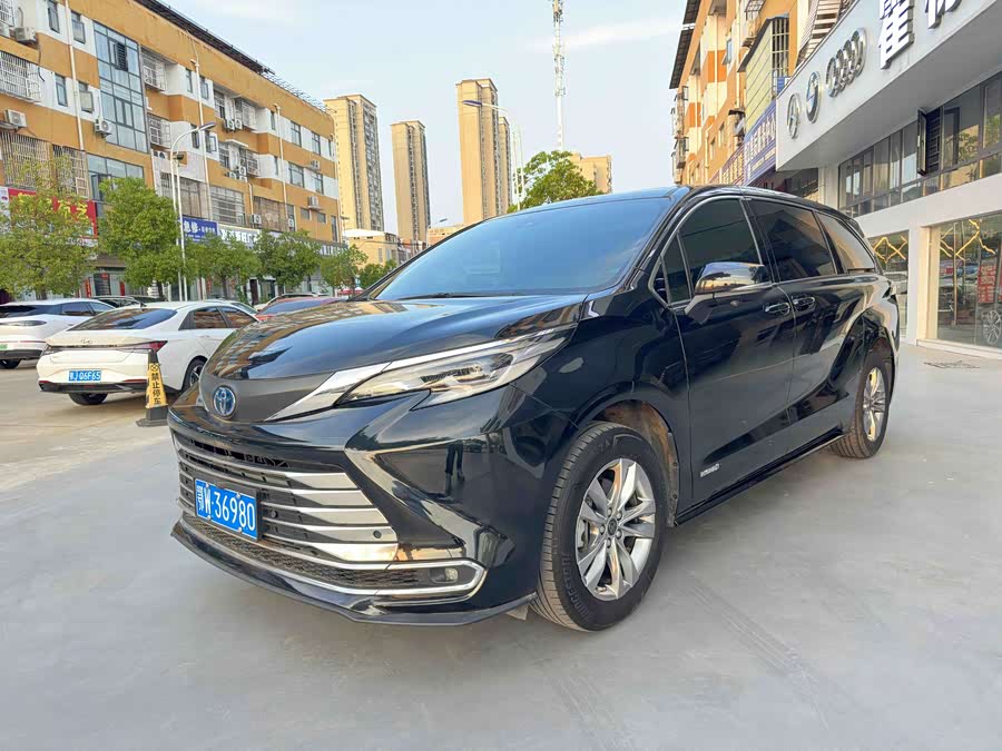 Toyota SIENNA 2023, фото 1