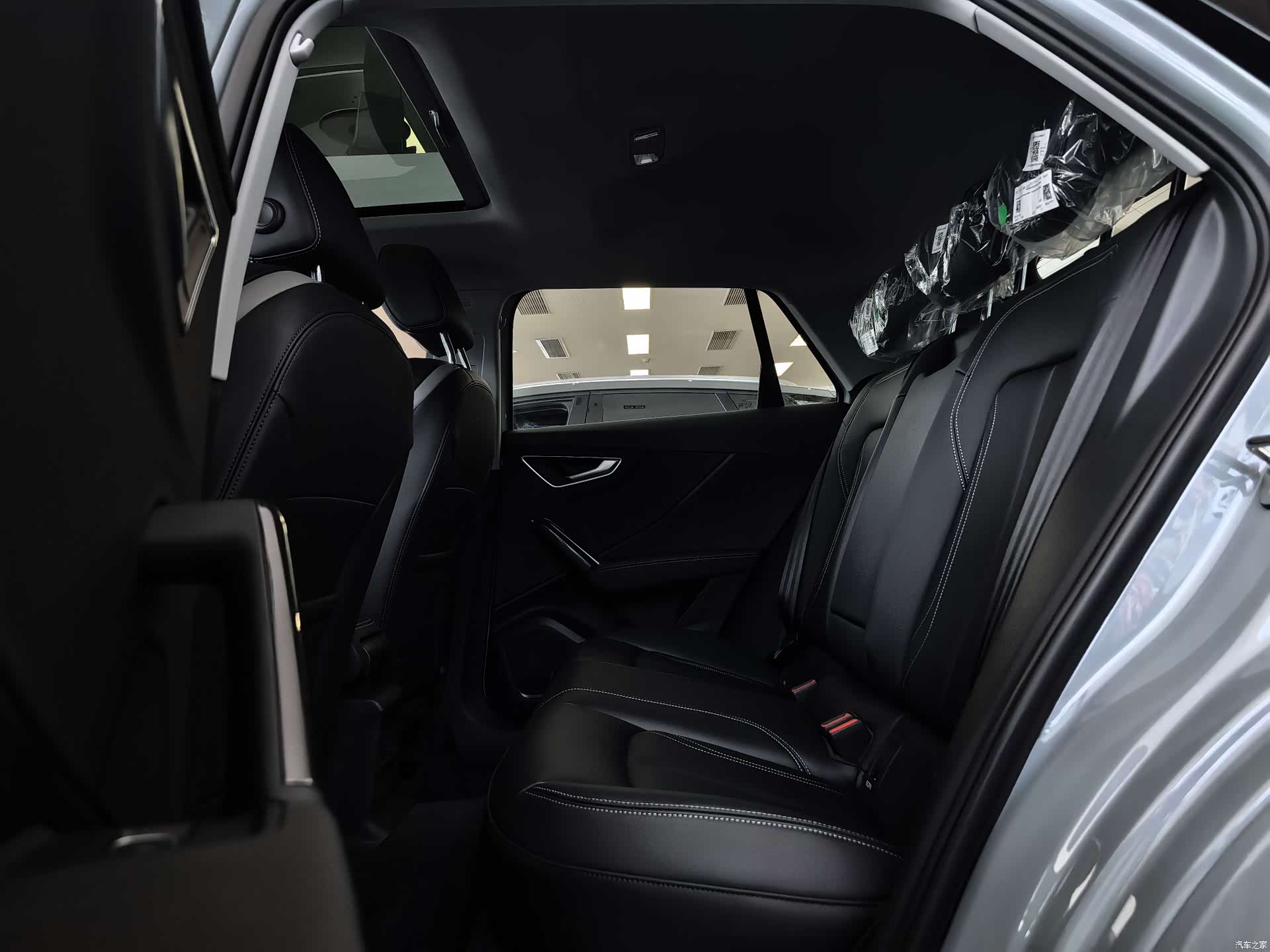 Audi Q2L, 2026 11