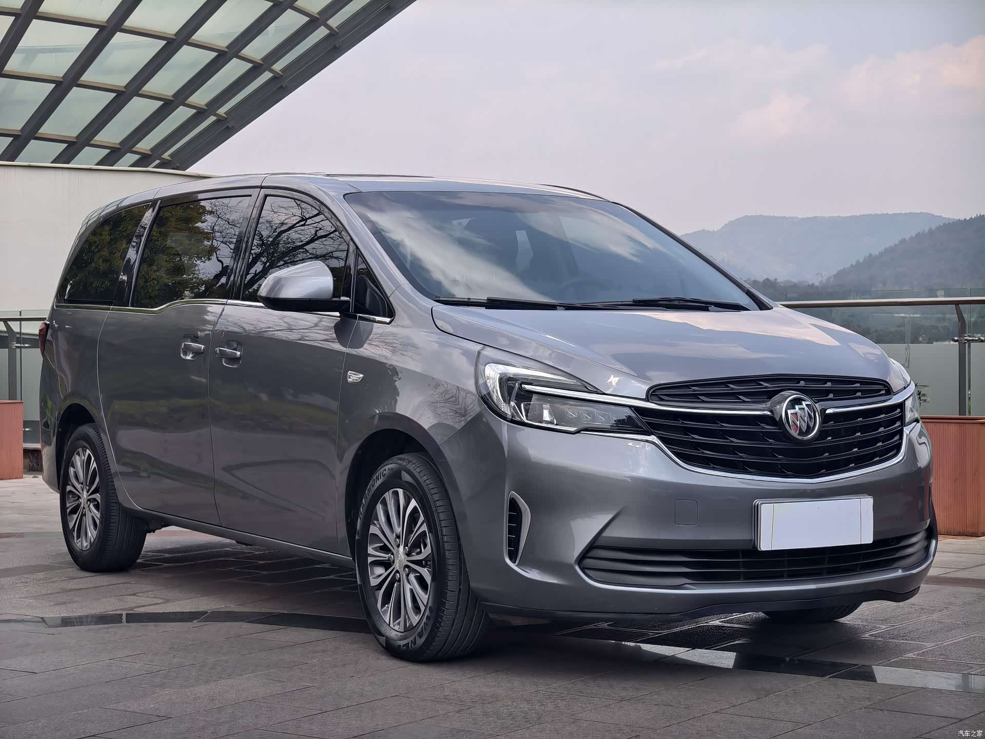 Buick GL8, 2021 3