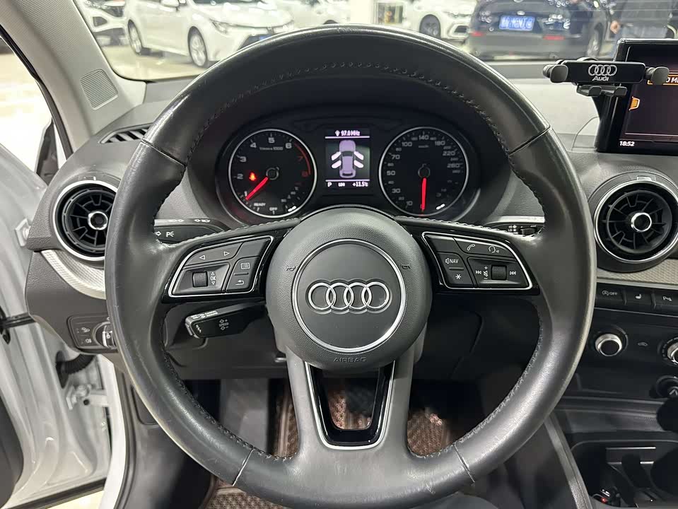 Audi Q2L
