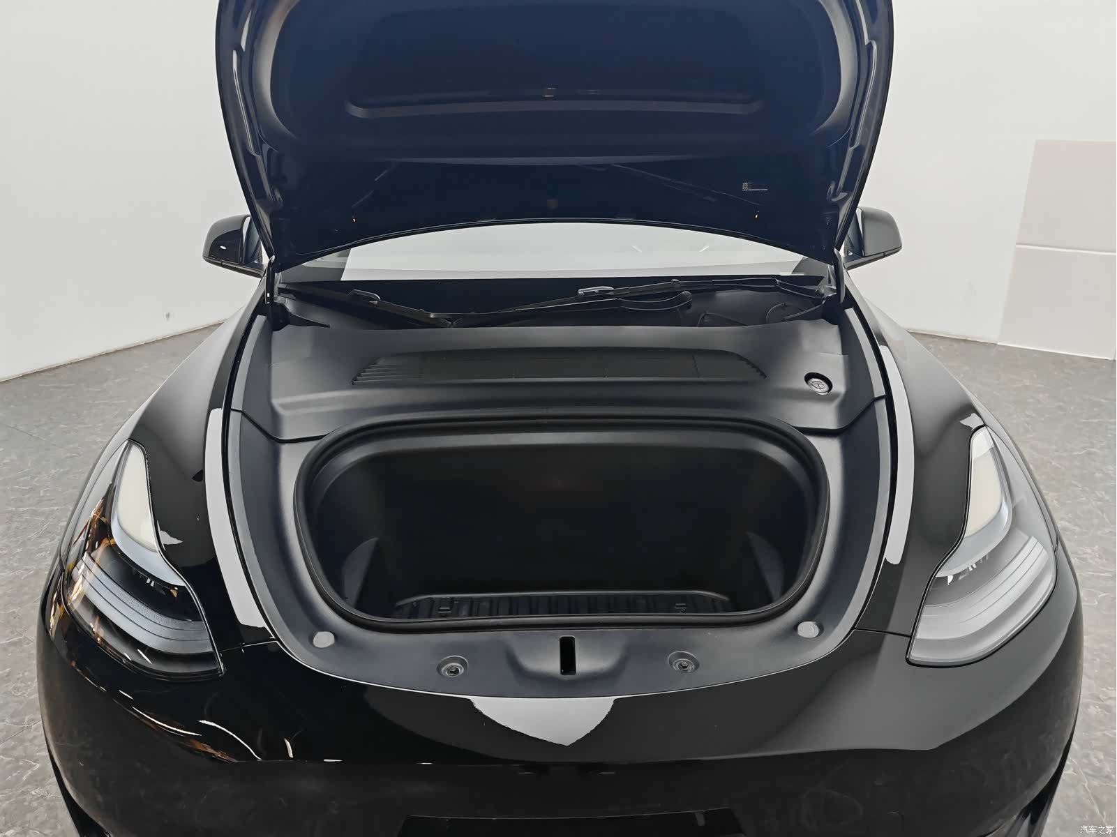 Tesla Model Y, 2023 12