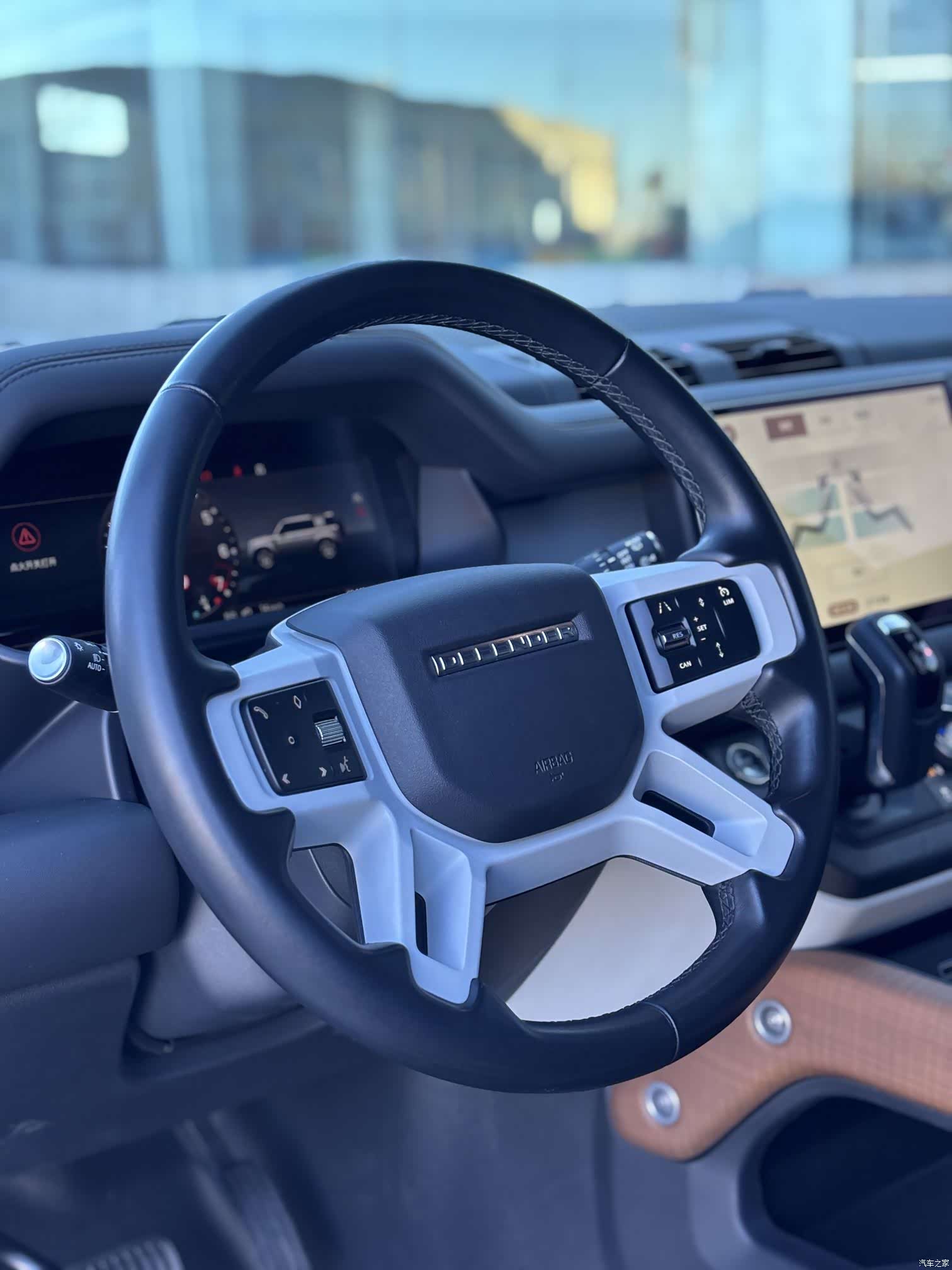 Land Rover Defender, 2023 7