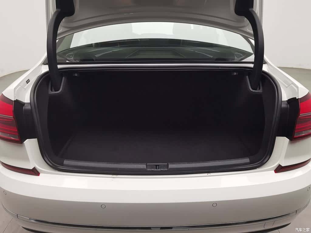Volkswagen Passat, 2018 16