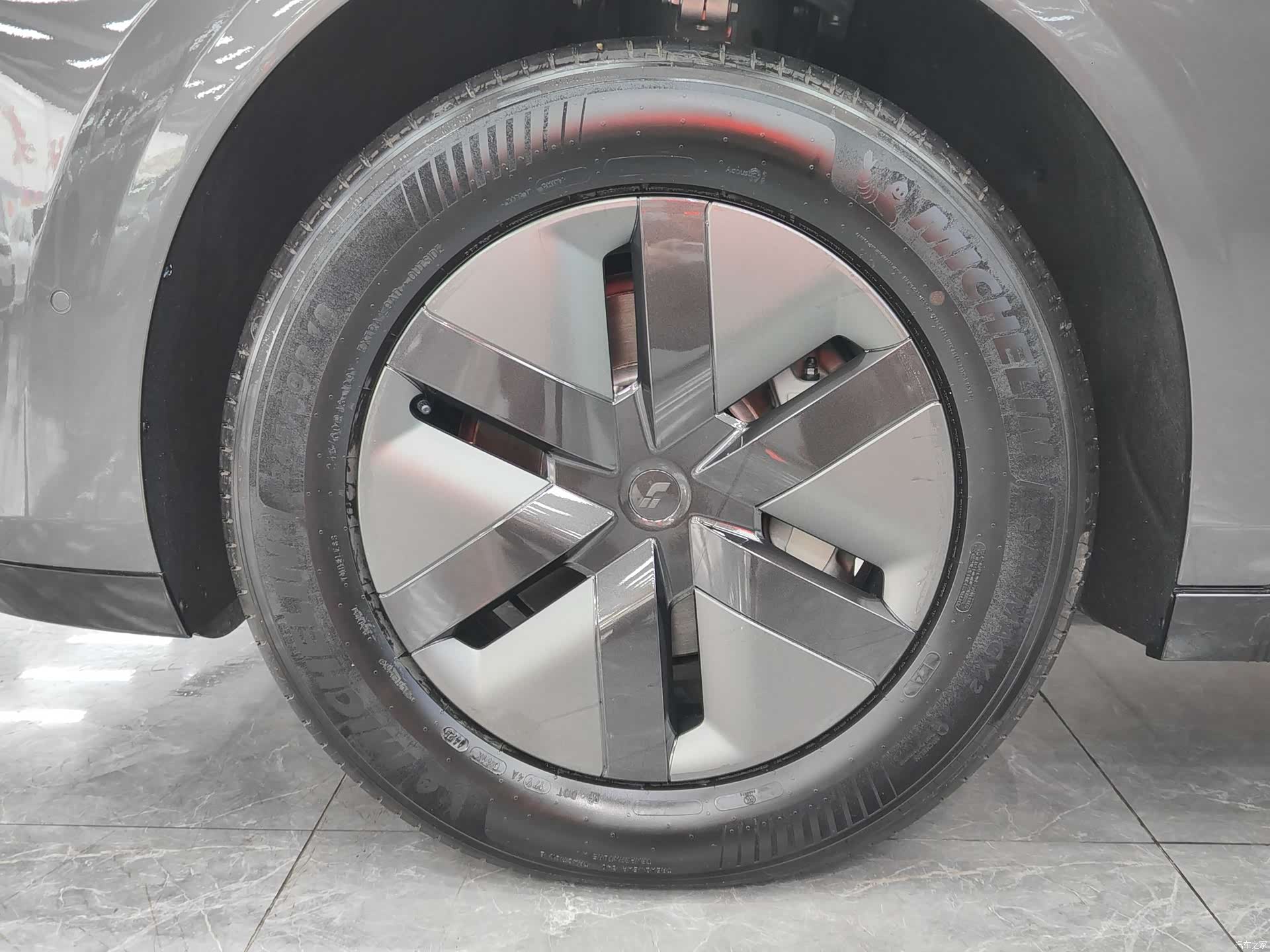 Li Auto MEGA, 2025 13
