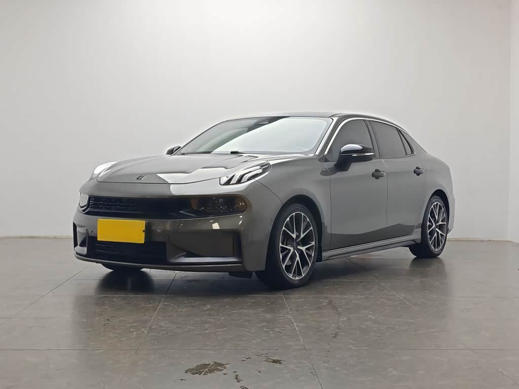 Lynk & Co 03