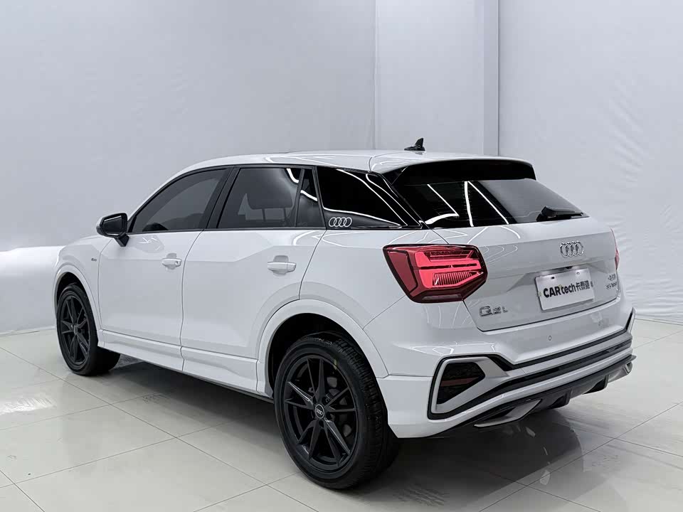 Audi Q2L