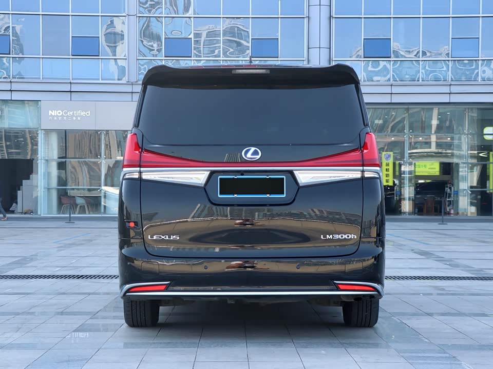 Lexus LM