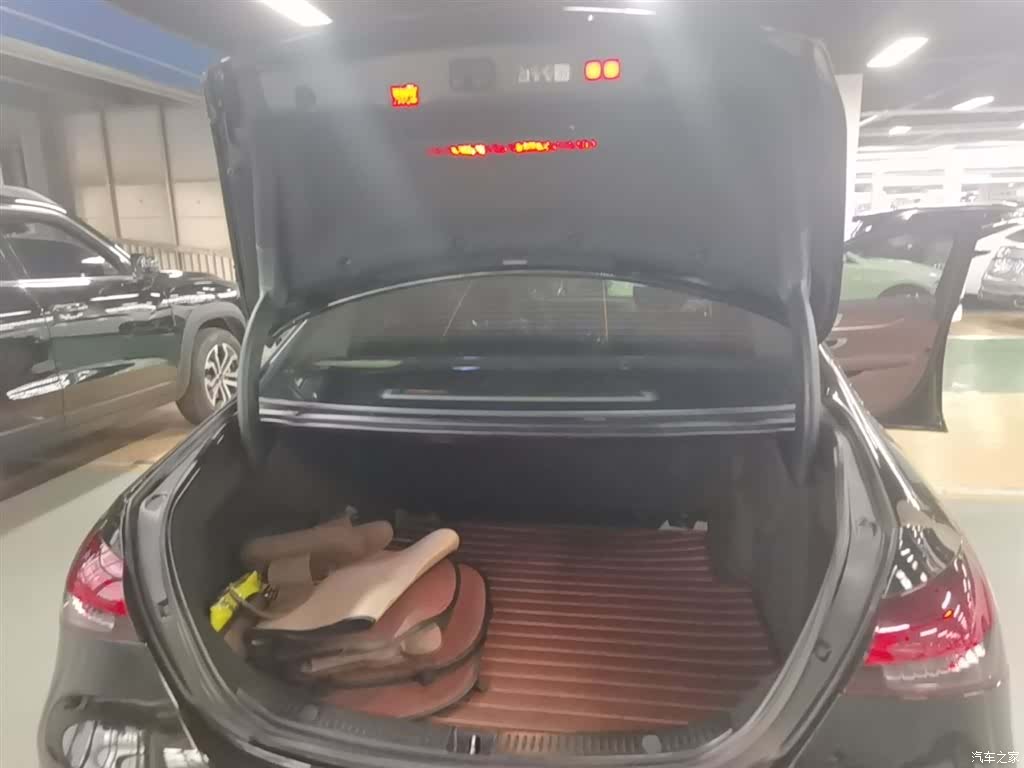 Mercedes-Benz E-Class, 2023 19