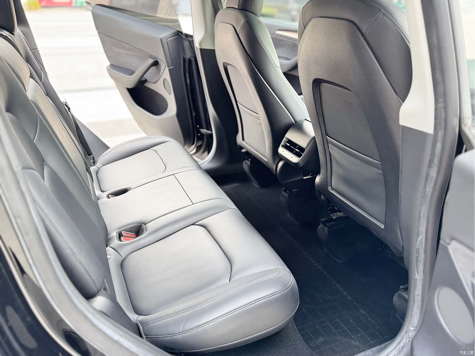 Tesla Model Y, 2022 11