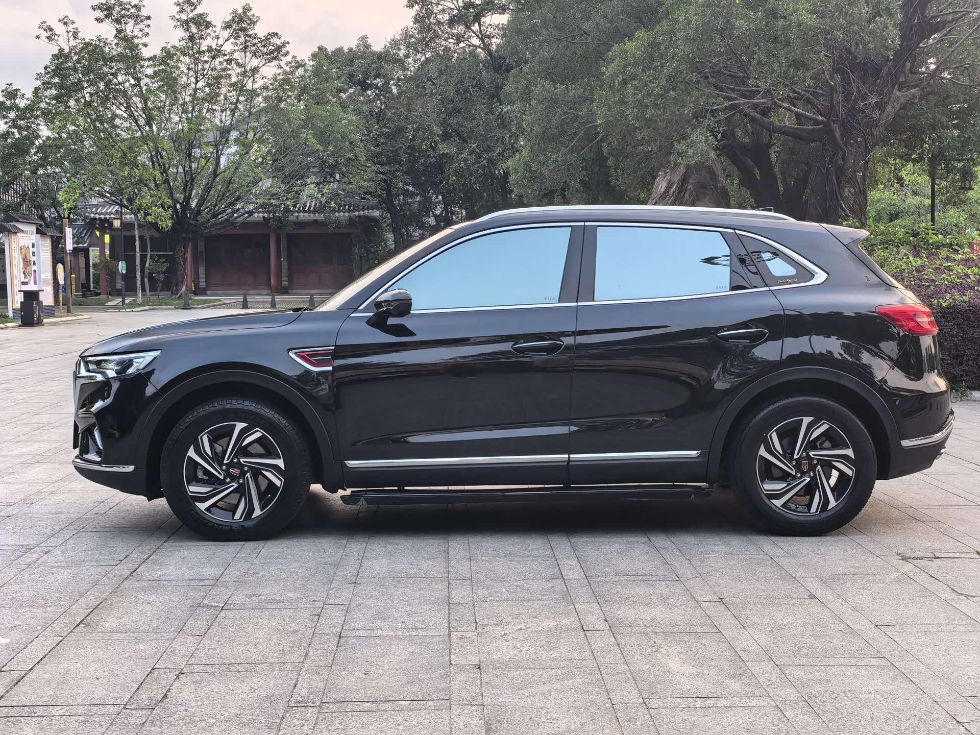 Hongqi HS5, 2022 4