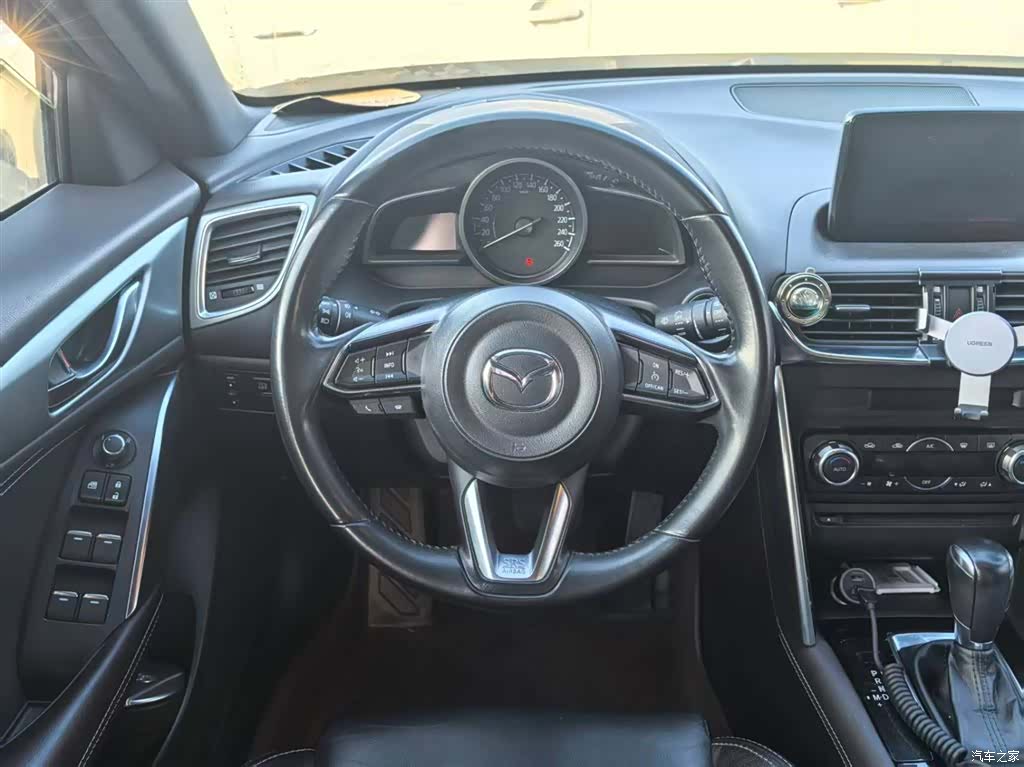 Mazda CX-4, 2019 10