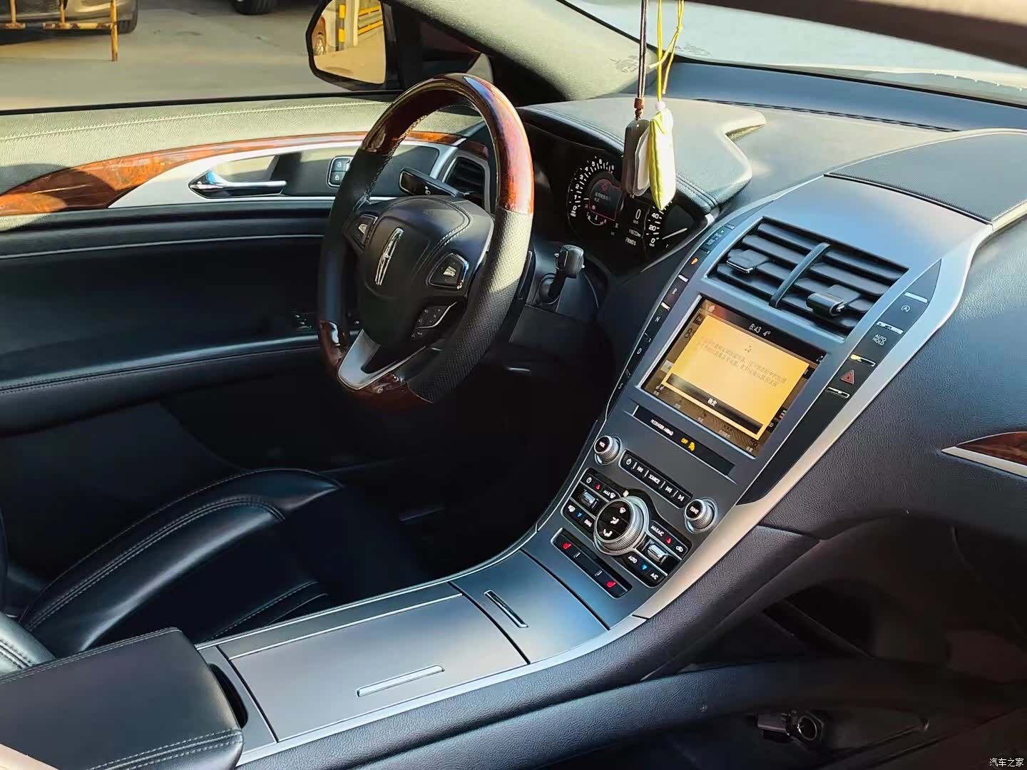 Lincoln MKZ, 2019 9