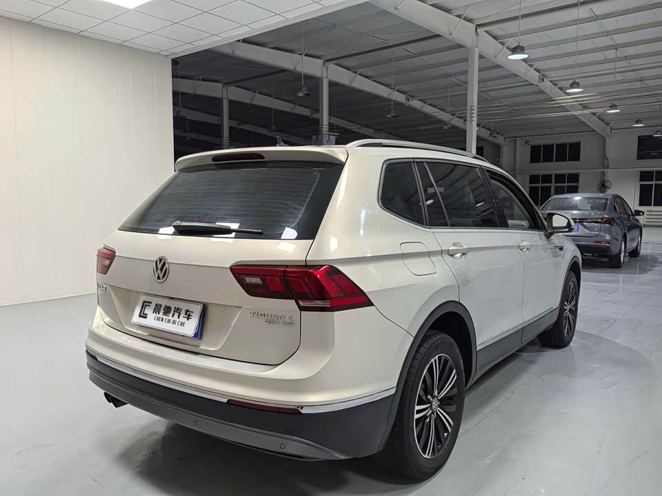 Volkswagen Tiguan L