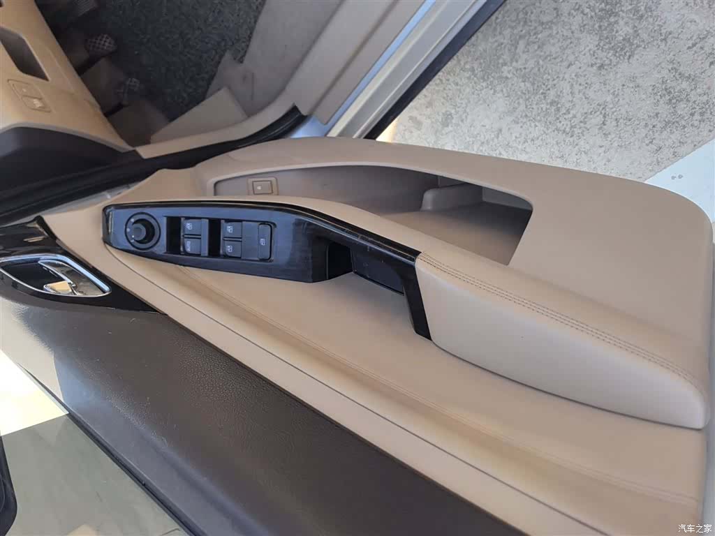 Wuling 730, 2015 13