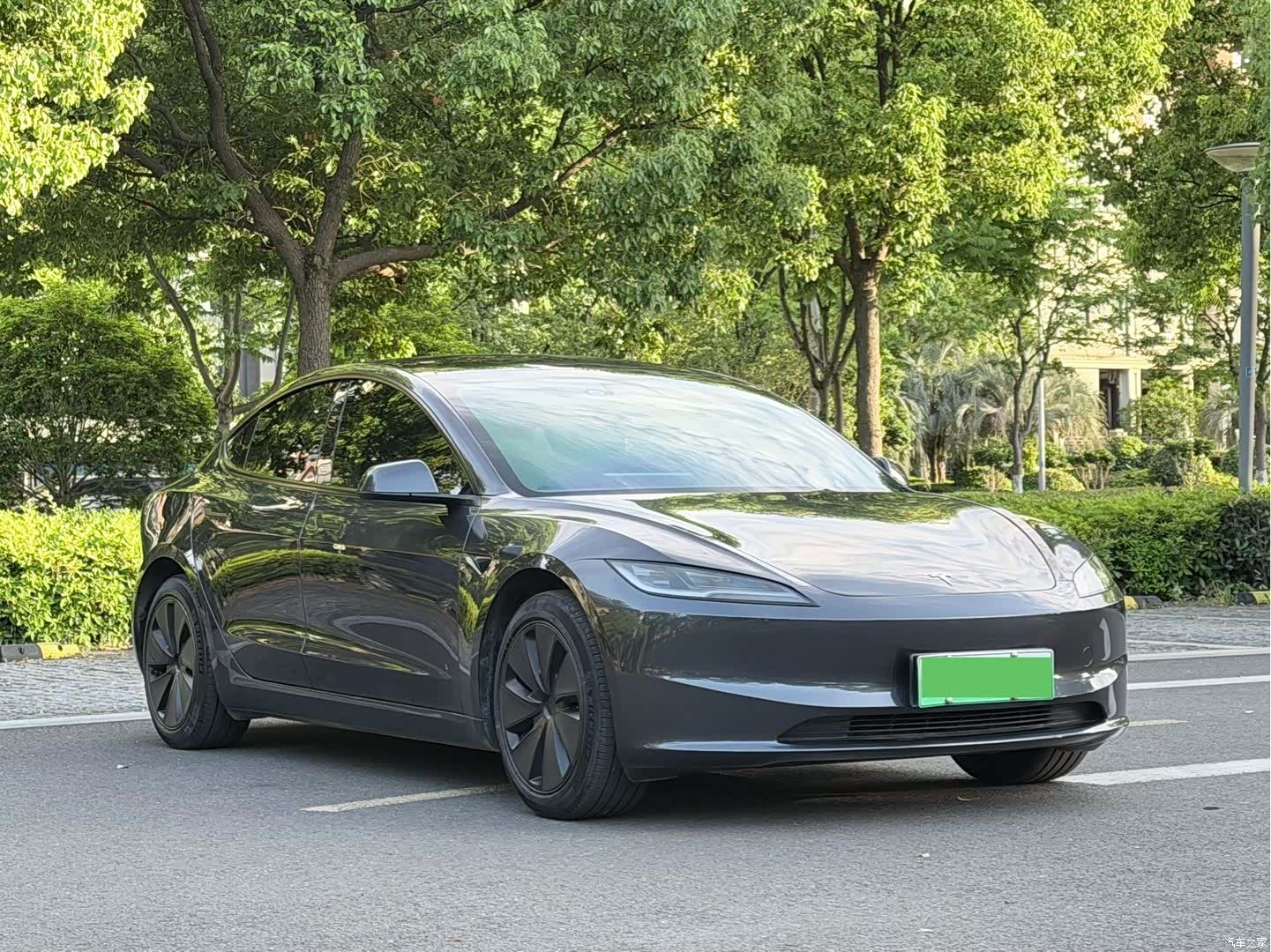 Tesla Model 3, 2025 3