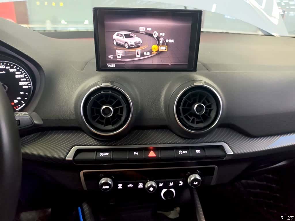 Audi Q2L, 2021 13