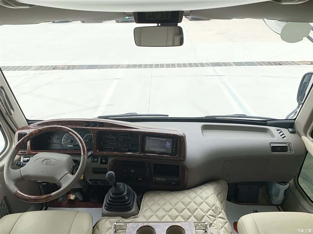 Toyota Coaster, 2017 все фото