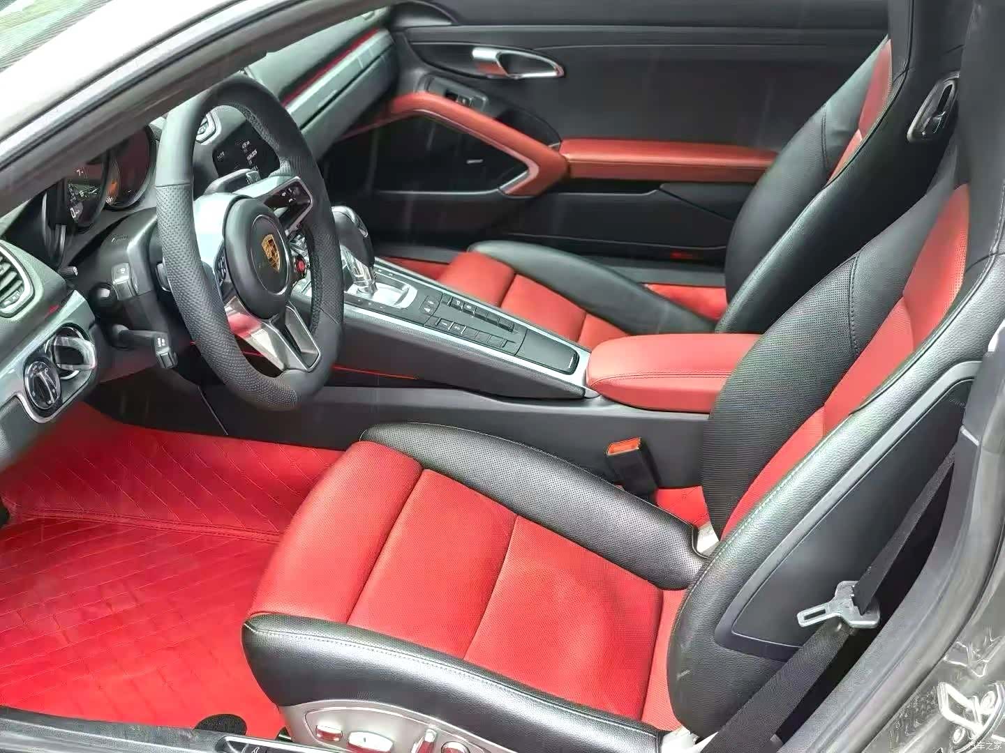 Porsche Cayman, 2018 все фото