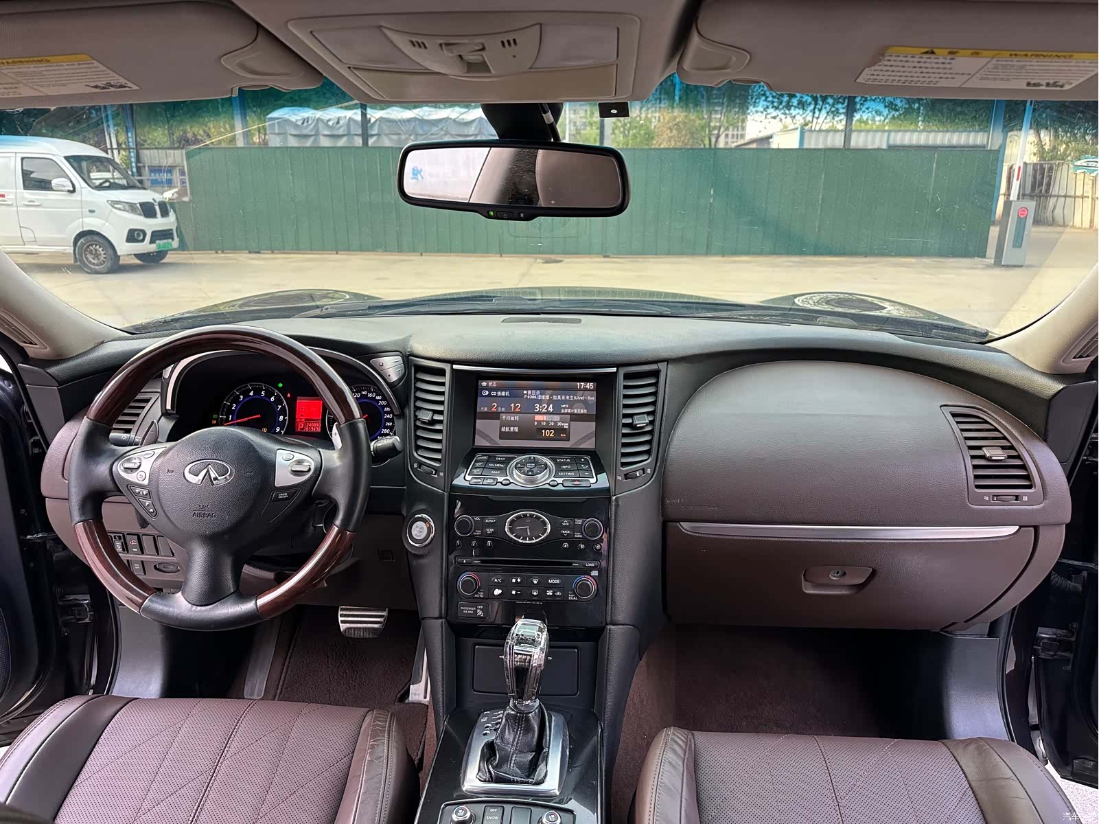 Infiniti FX35, 2011 13