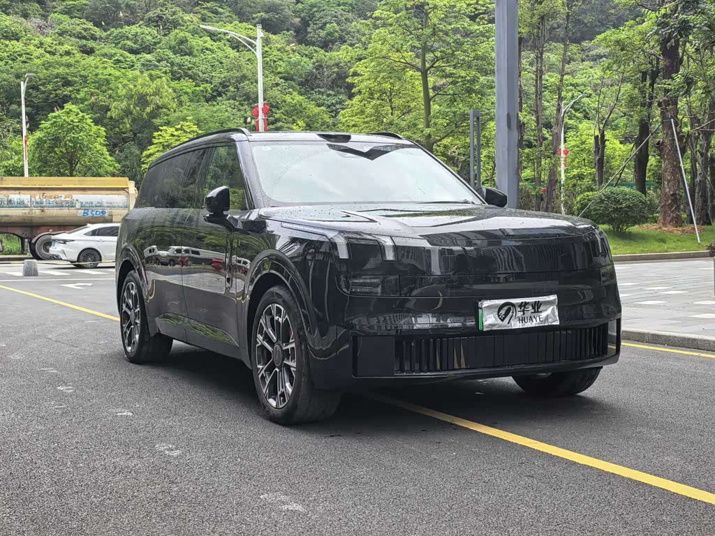 Lynk & Co 900
