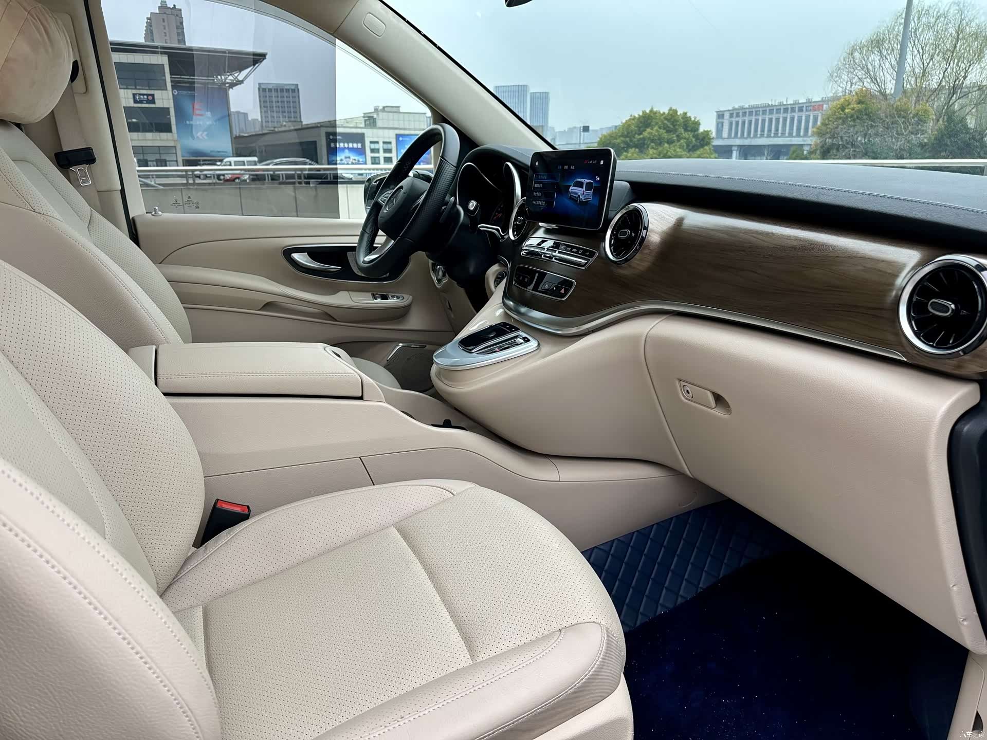 Mercedes-Benz V-Class, 2022 11
