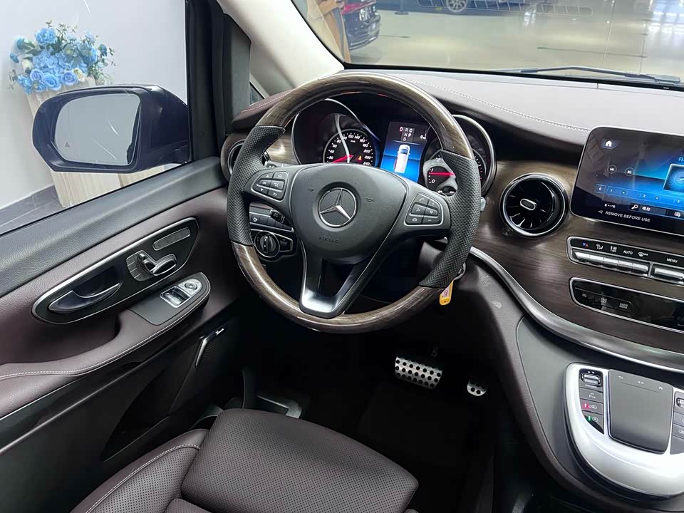 Mercedes-Benz V-class