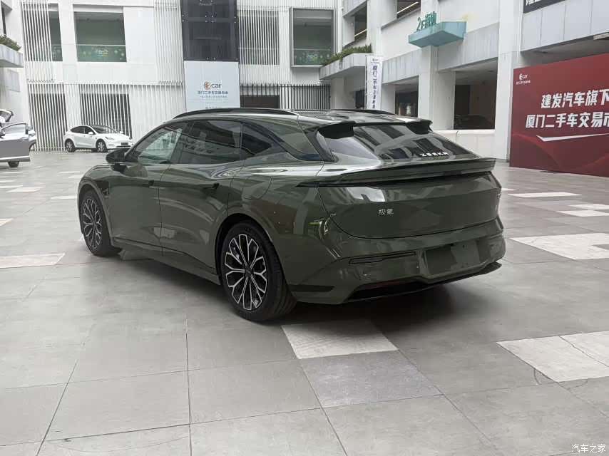Zeekr 007, 2025 7