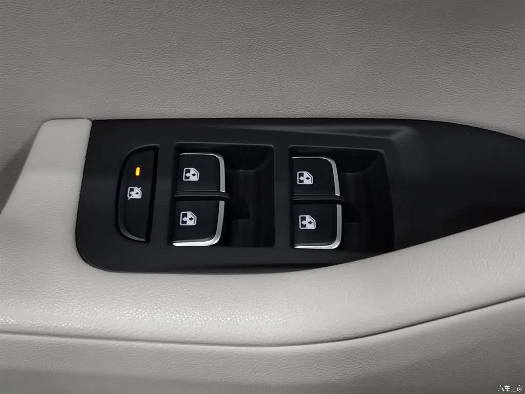 Hongqi H5, 2018 9