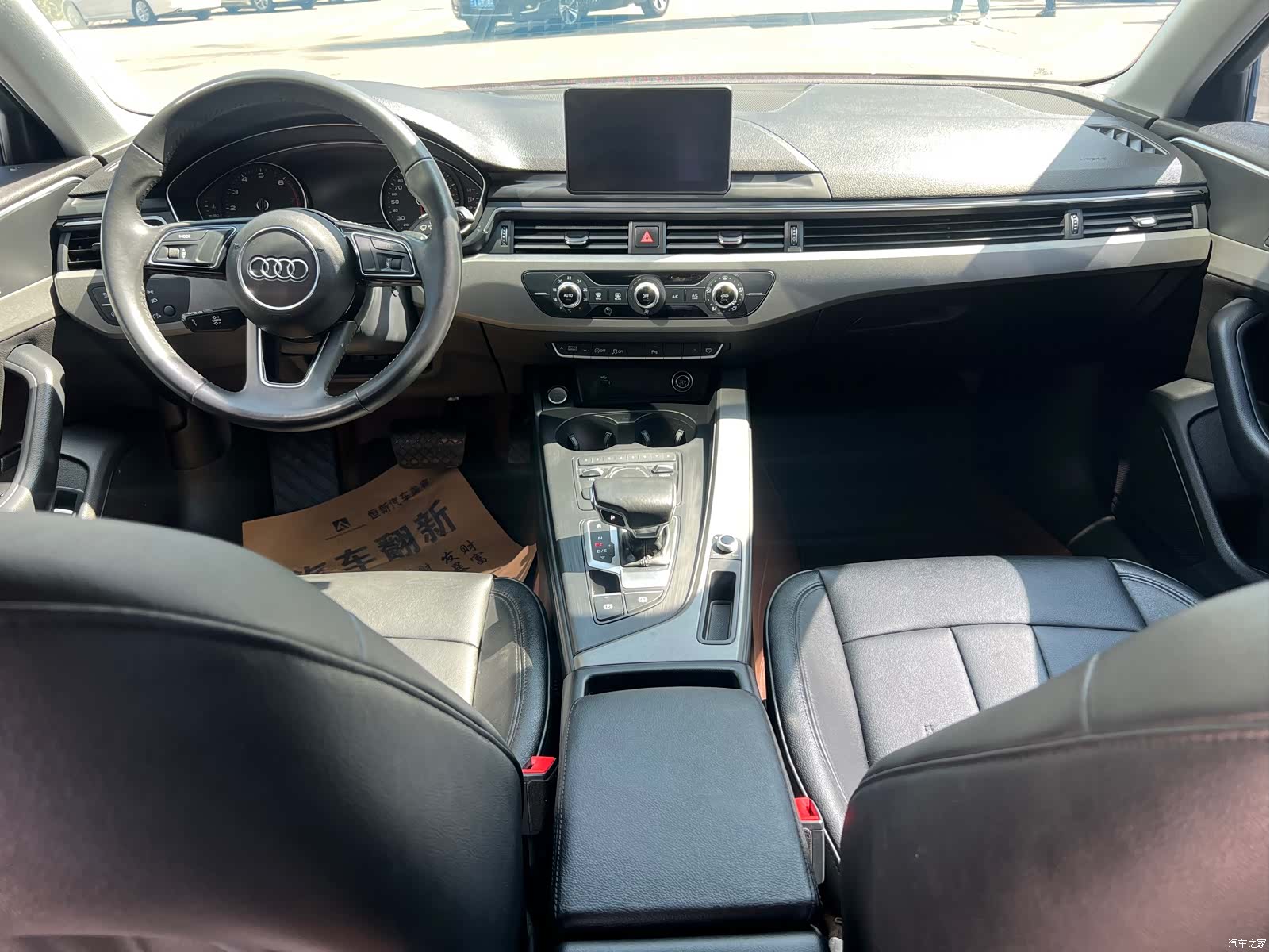 Audi A4L, 2018 все фото