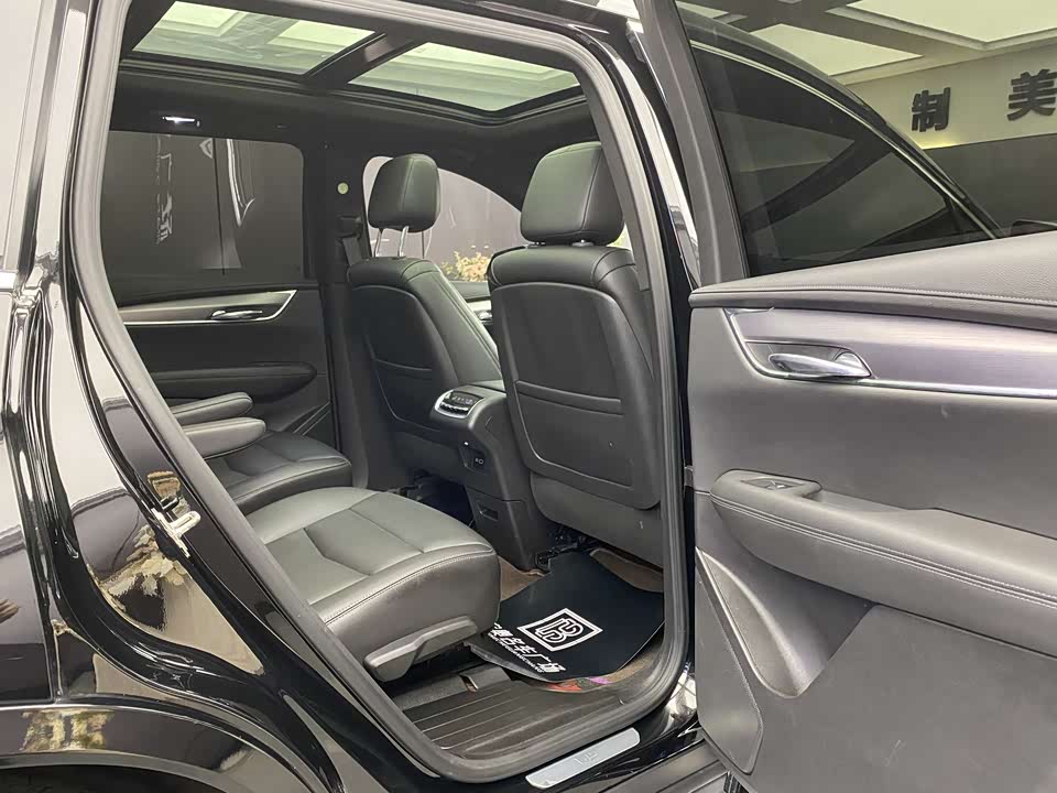 Cadillac XT6