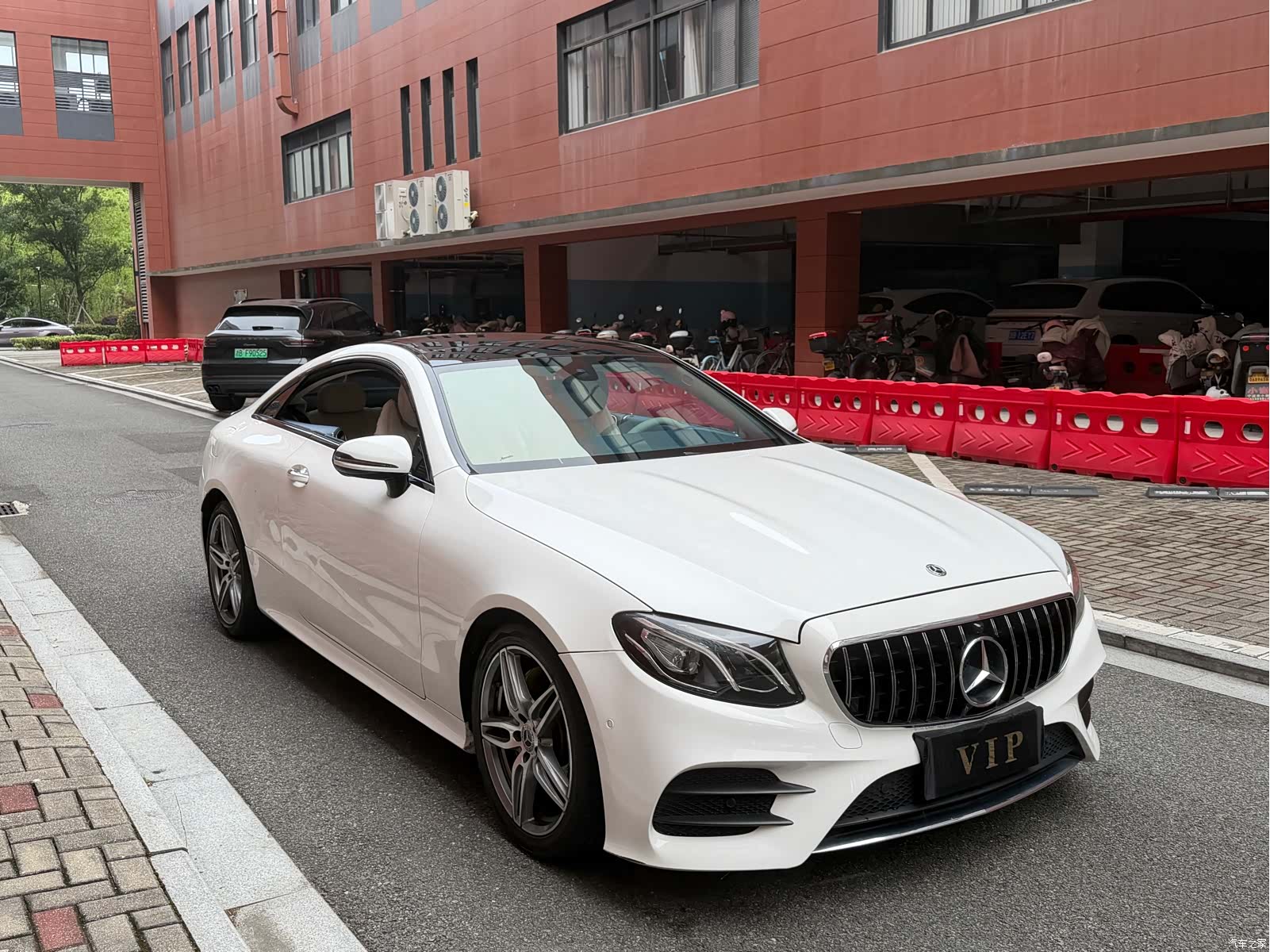 Mercedes-Benz E-Class, 2020 3