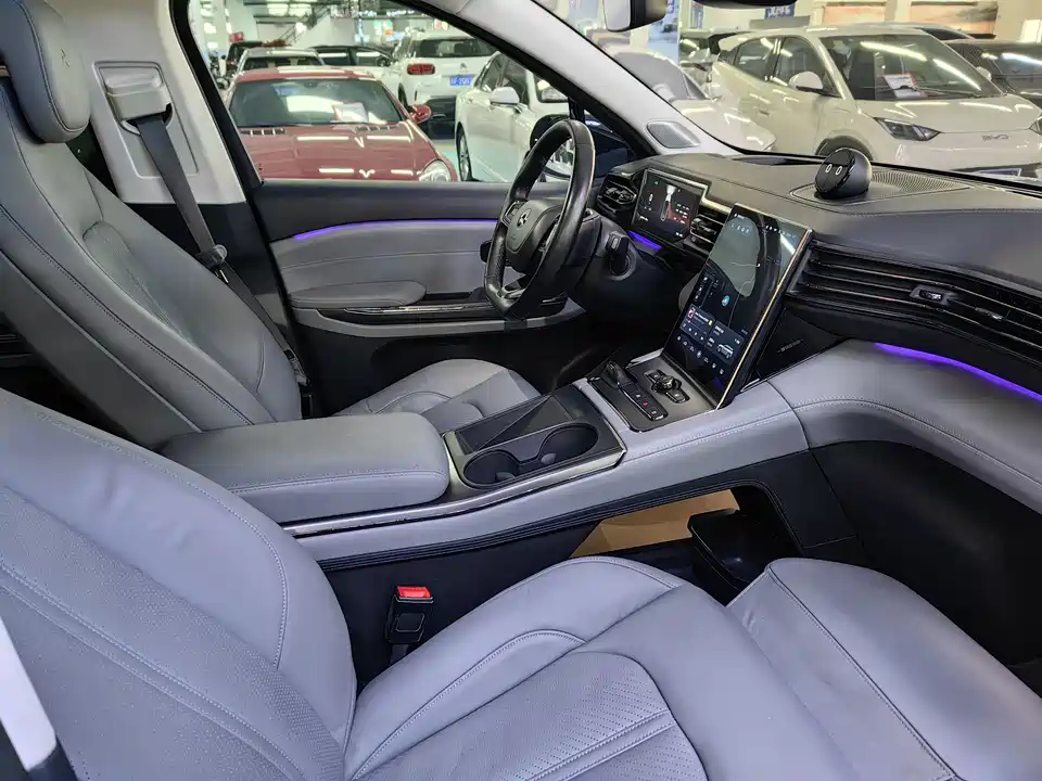 NIO ES6