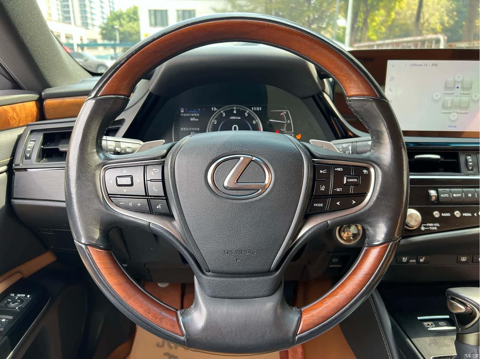 Lexus ES, 2023 все фото