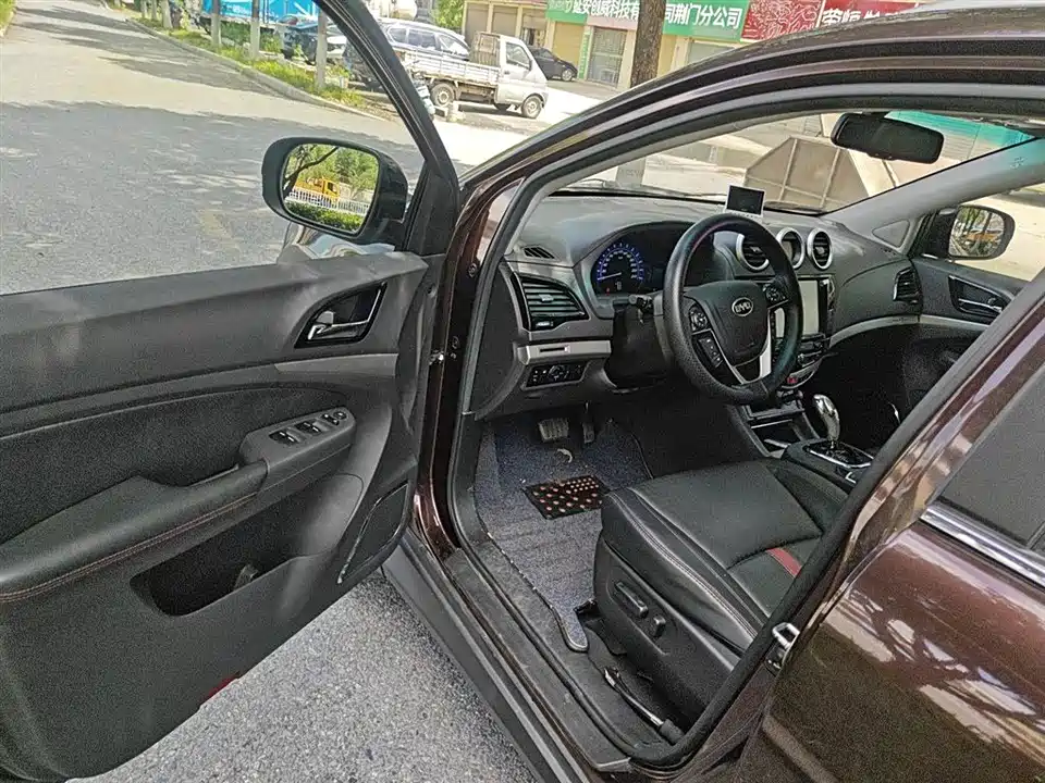 BYD S7
