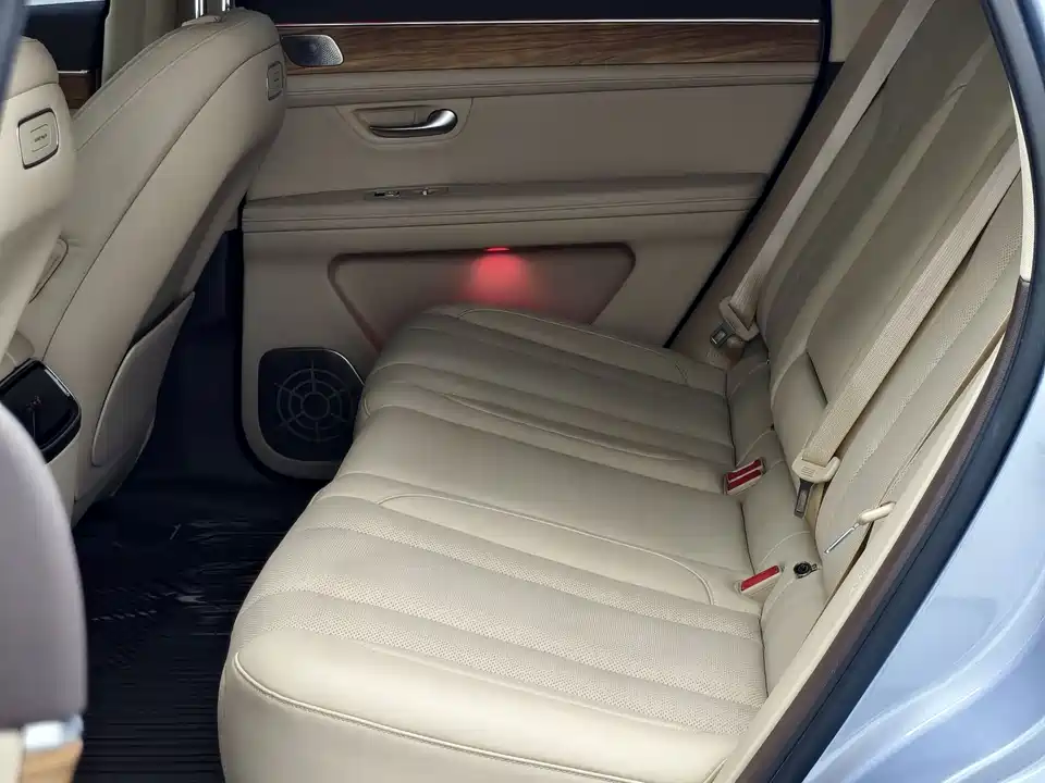 AITO Ask the world M7