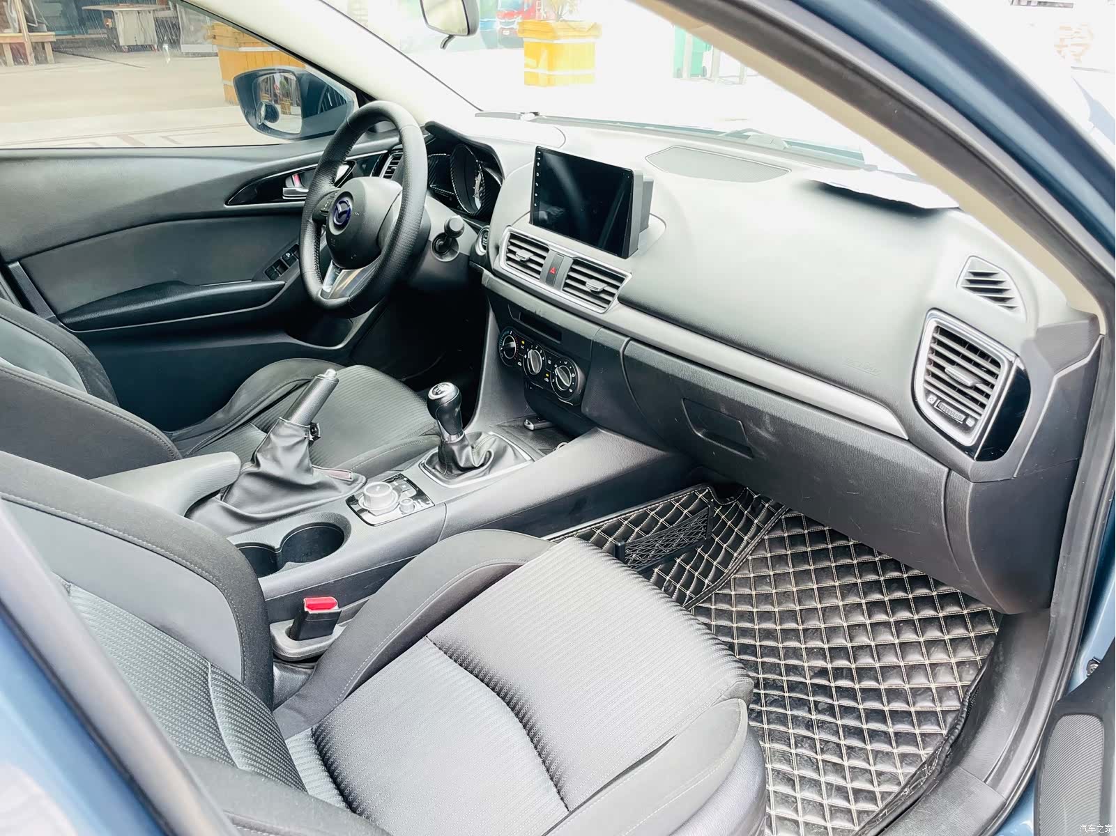 Mazda Mazda3, 2015 6