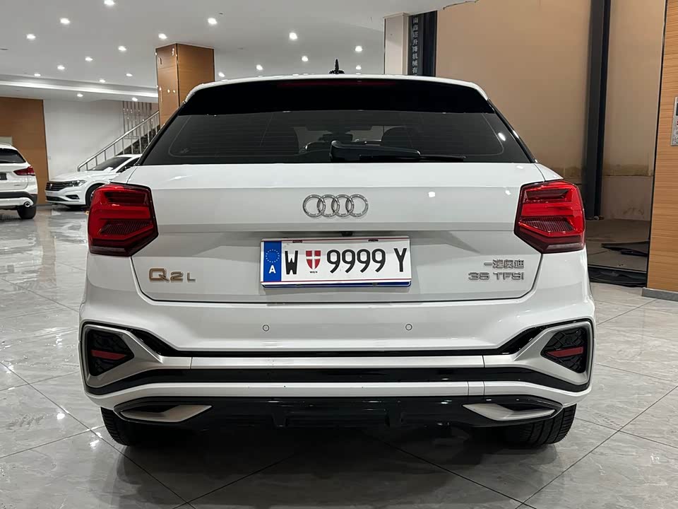 Audi Q2L