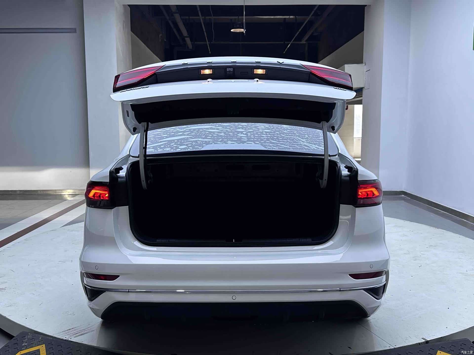 Geely Emgrand, 2023 20