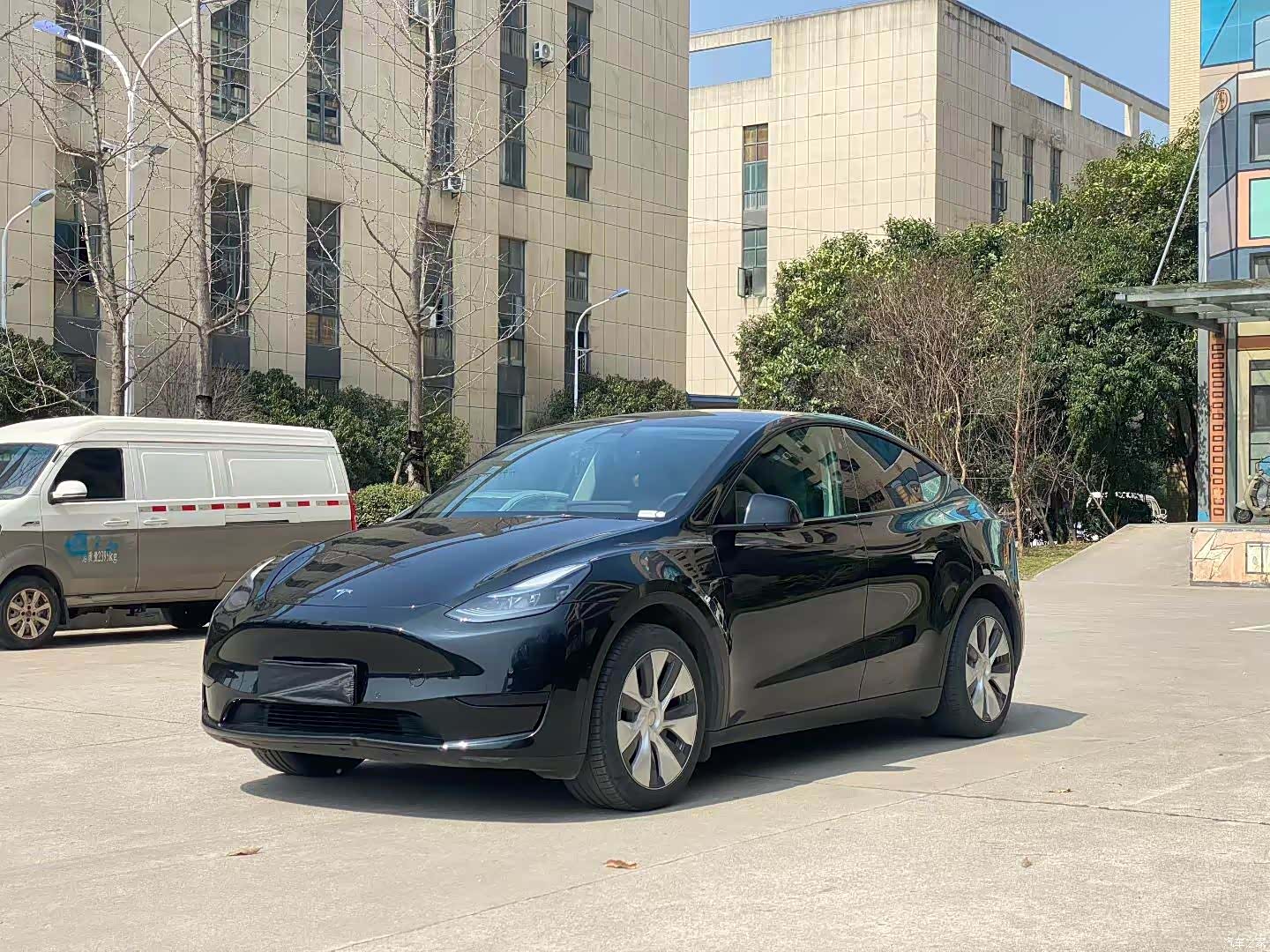 Tesla Model Y, 2023 1