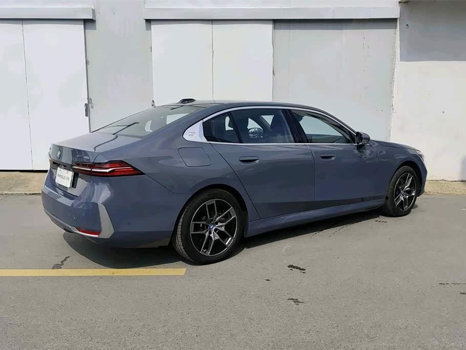 BMW i5
