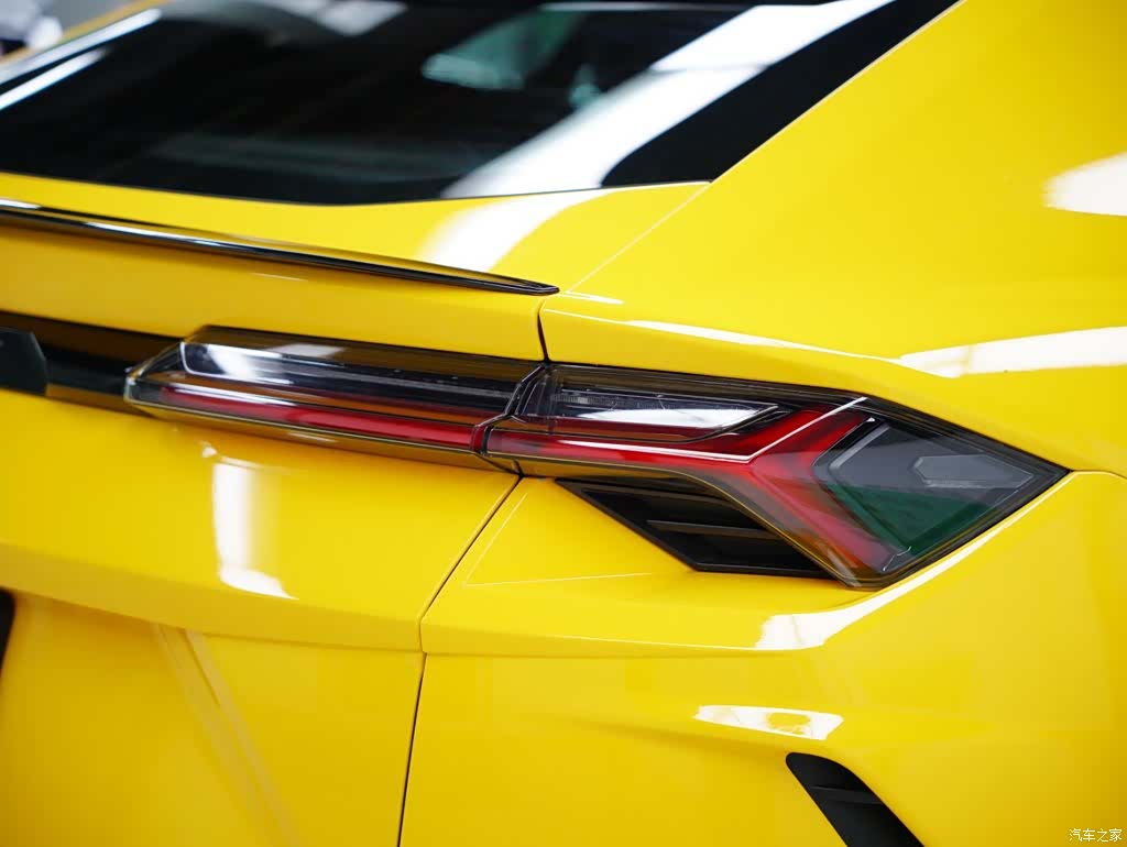 Lamborghini Urus, 2021 все фото
