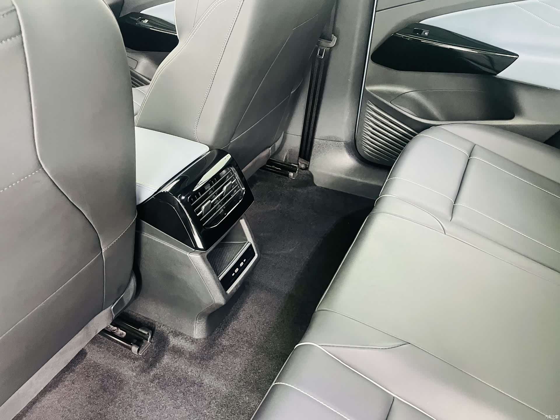 Volkswagen ID.4, 2024 11