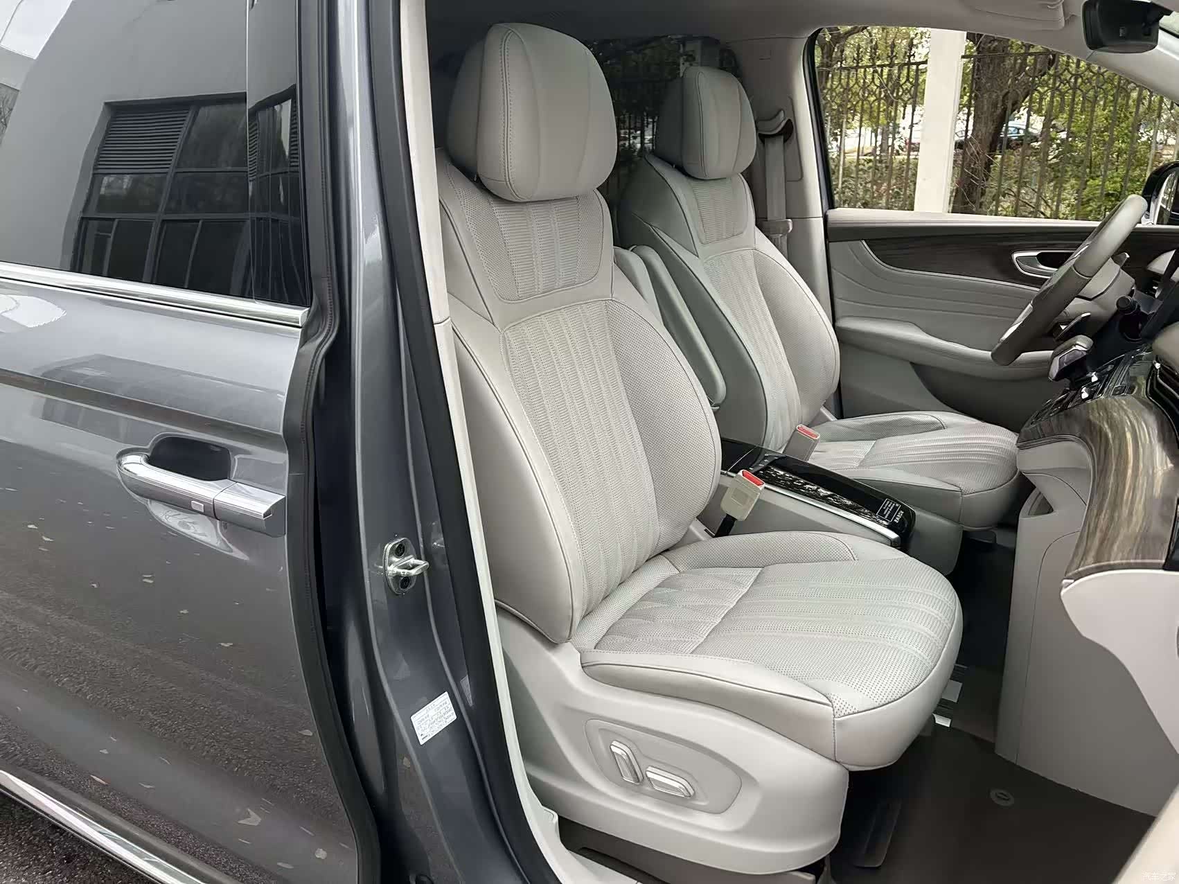 Roewe iMAX8, 2025 8