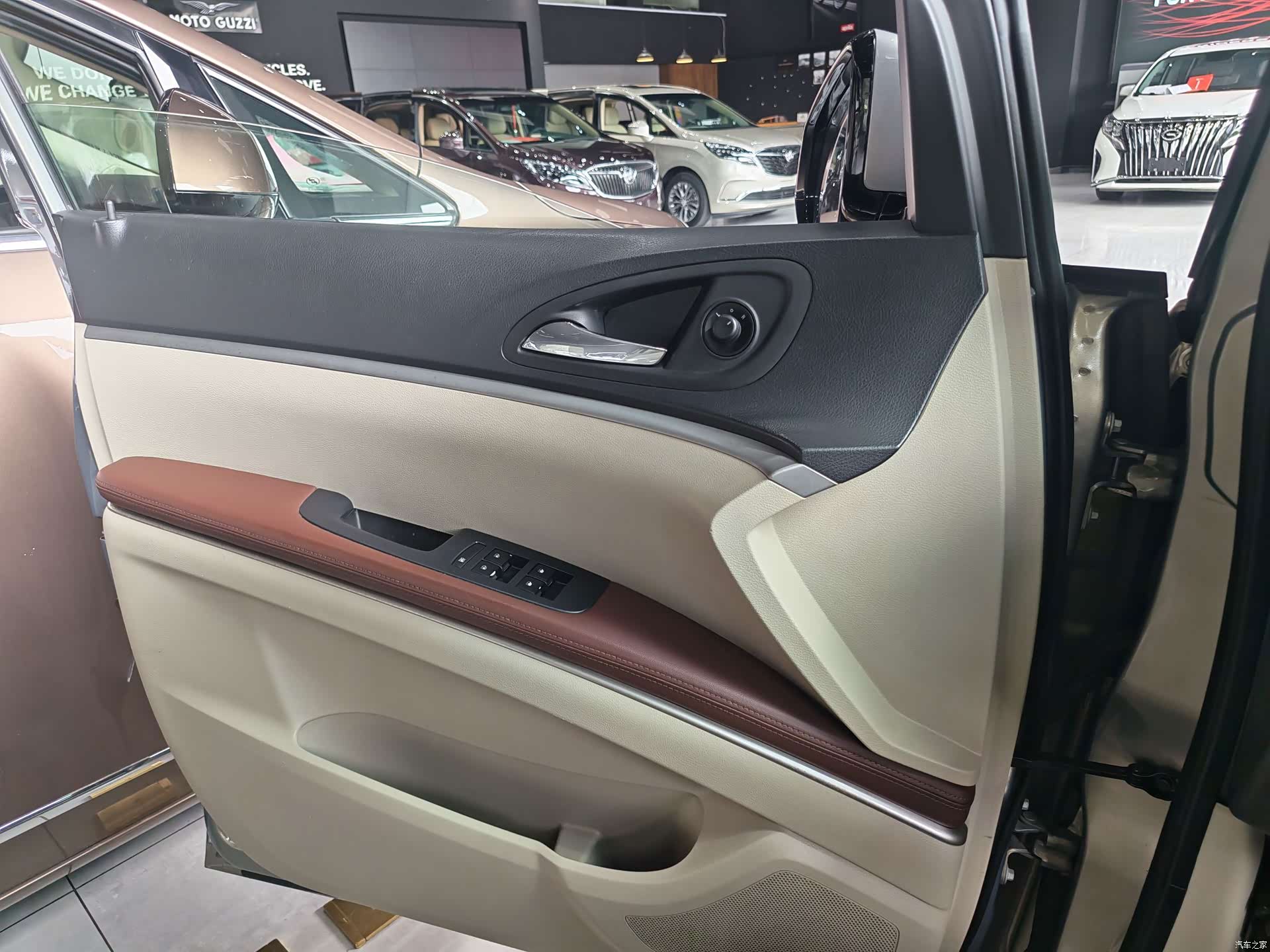 Buick GL8, 2019 10