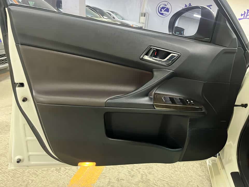 Toyota Reiz