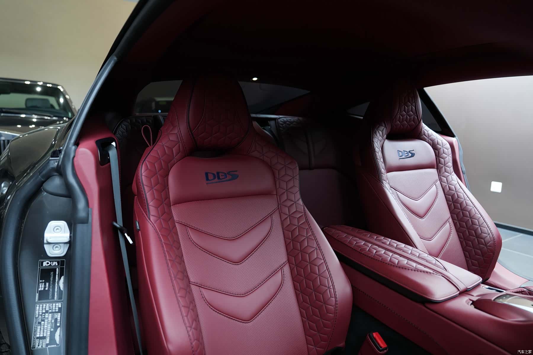 Aston Martin DBS, 2019 13
