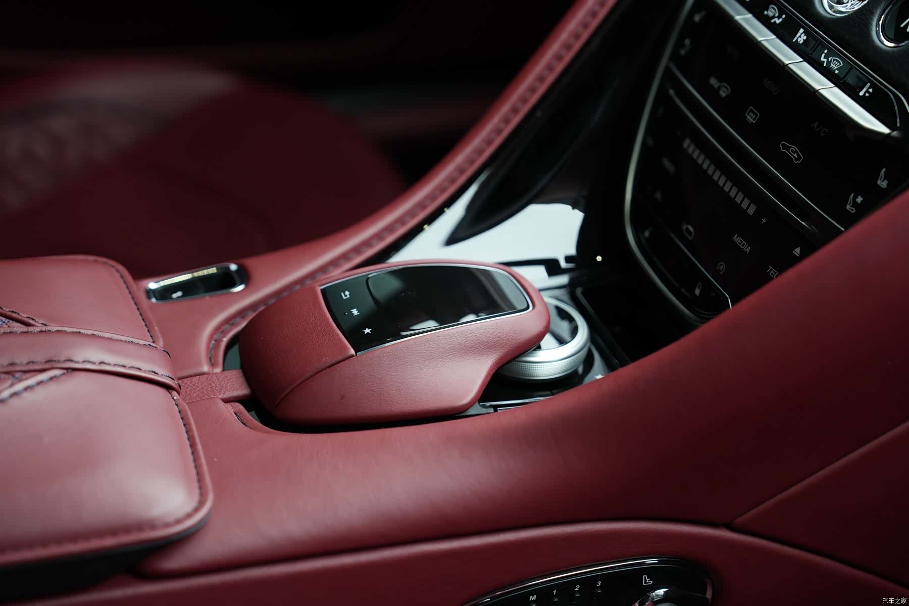 Aston Martin DBS, 2019 16