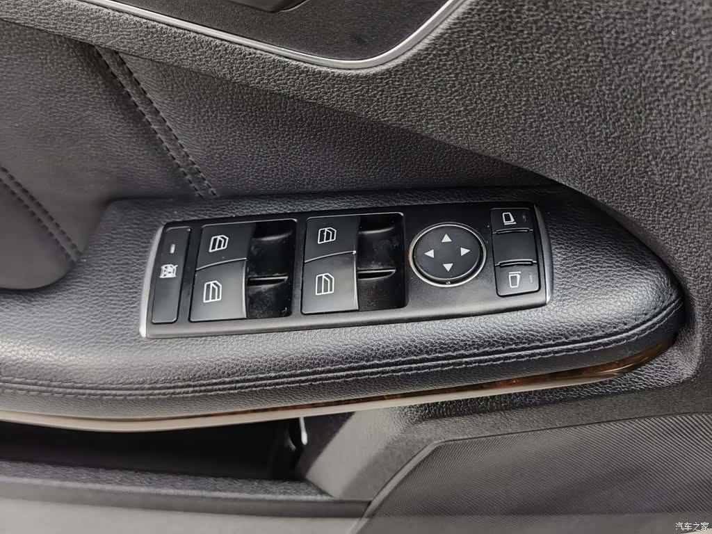 Mercedes-Benz E-Class, 2013 9