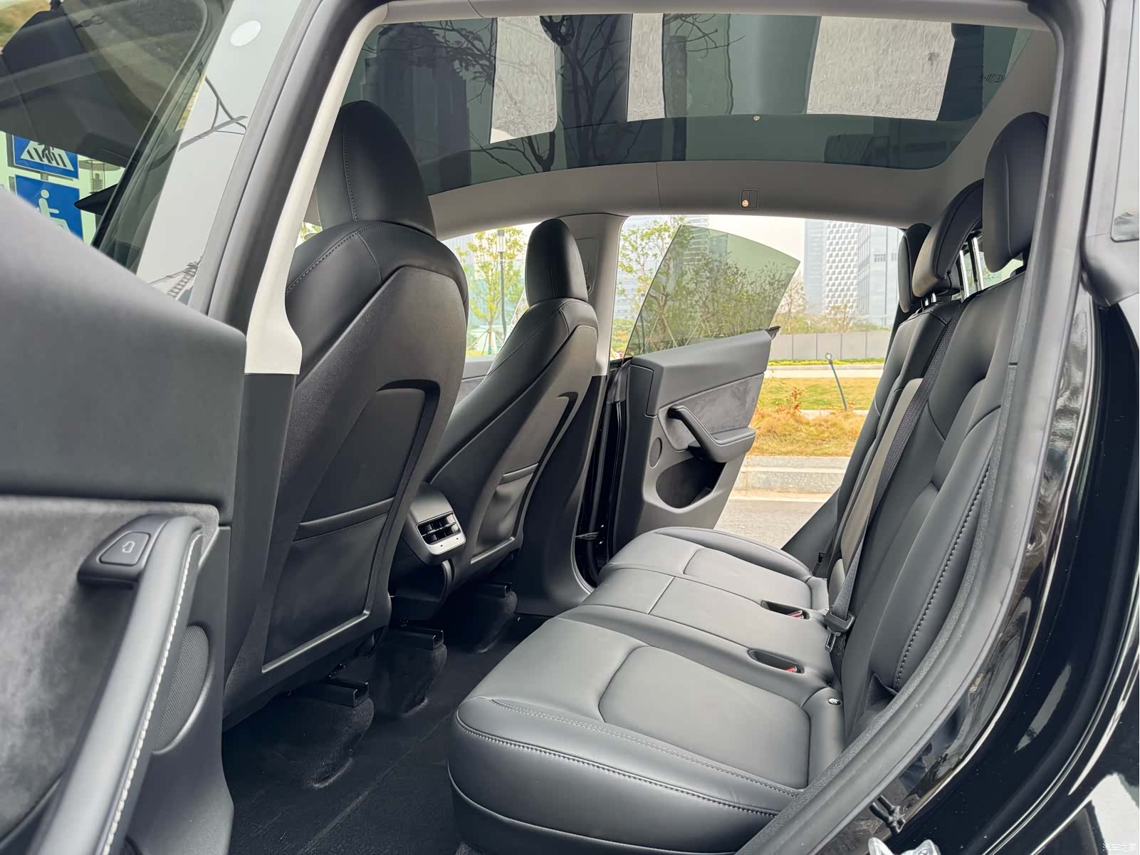 Tesla Model Y, 2023 8